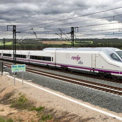 Tren de alta velocidad de Renfe.