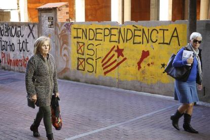 Pintada a favor de la independencia en Terrasa (Barcelona).