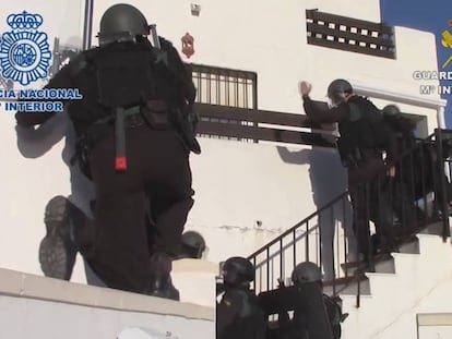 Agentes de la Guardia Civil durante la caza frustrada del 'Messi del hachís'.