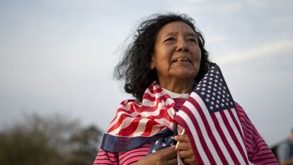 Alejandra Tejada, estadounidense nacida en Bolivia, durante una manifestaci&oacute;n ante el Capitolio el 10 de abril.