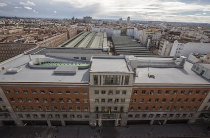 Vista del Parque M&oacute;vil del Estado desde la fachada de Cea Berm&uacute;dez. 