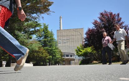 Exterior de la central nuclear de Santa Mar&iacute;a de Garo&ntilde;a (Burgos). 