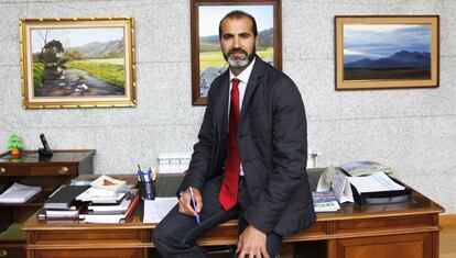 Javier de los Nietos, alcalde de El Boalo, en su despacho.