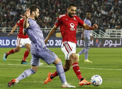 Nacho corta un avance del rival durante la semifinal de este miércoles.