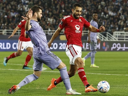 Nacho corta un avance del rival durante la semifinal de este miércoles.