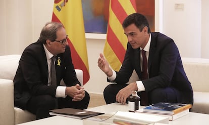 El presidente del Gobierno, Pedro Sánchez; y Quim Torra, president de la Generalitat, durante su reunión en La Moncloa.