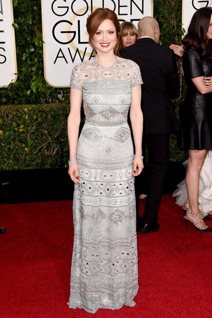 Plateado y pedrera para Ellie Kemper vestida por Naeem Khan.