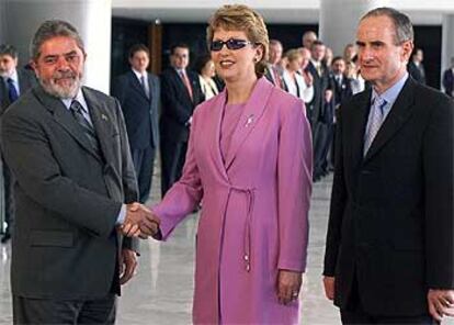 Lula y la presidenta de Irlanda, Mary McAleese, el lunes en Brasilia.