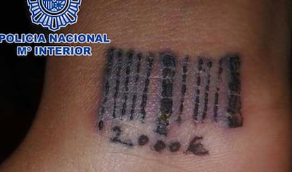 Un c&oacute;digo de barras que la red de proxenetas tatuaron a una de sus v&iacute;ctimas. 