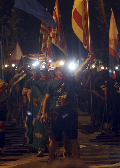 Las banderas de los distintos puntos de origen de los mineros han ondeado durante toda la noche.