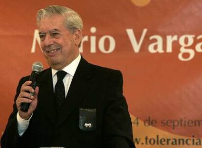 El escritor Mario Vargas Llosa durante la entrega del Premio a la Tolerancia en Barcelona.