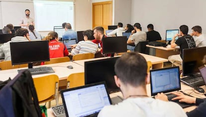 Estudiantes de informática en la Universidad Pablo de Olavide de Sevilla.