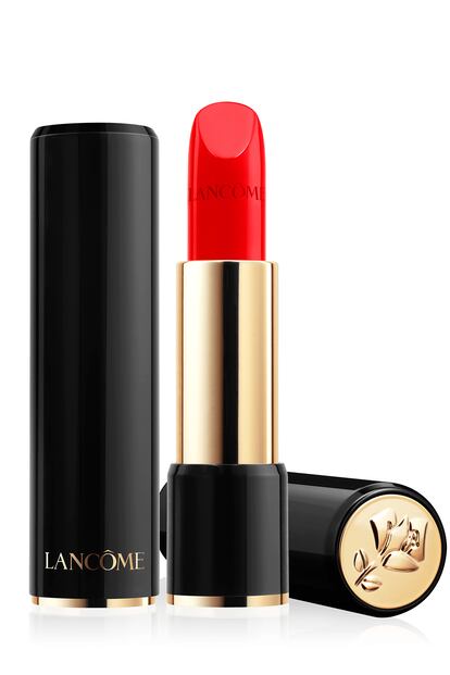 L´Absolu Rouge Drama Matte, tono 157 Obsessive Red, de Lancôme (34,50 €). Está basada en un “soft complex” que combina polvos esféricos y aceites sedosos.Su fórmula está enriquecida con agentes emolientes y aceites hidratantes (en especial, aceite de jojoba).