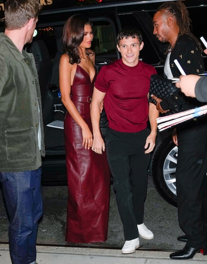 The couple coordinated the color of their outfits.