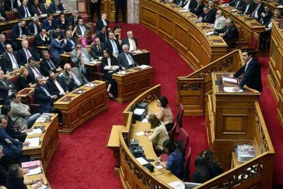 Tsipras presenta su programa de gobierno en el Parlamento.