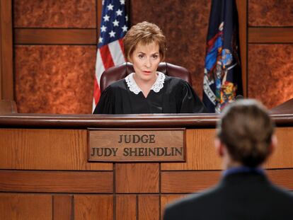 La jueza Judy Sheindlin, en el programa 'Judge Judy', en Los Ángeles en 2014.