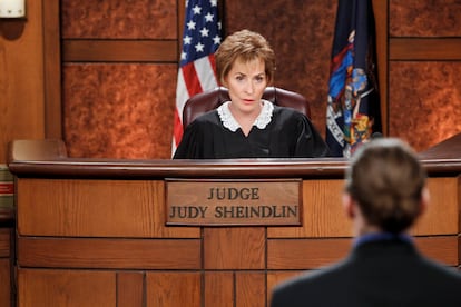 La jueza Judy Sheindlin, en el programa 'Judge Judy', en Los Ángeles en 2014.