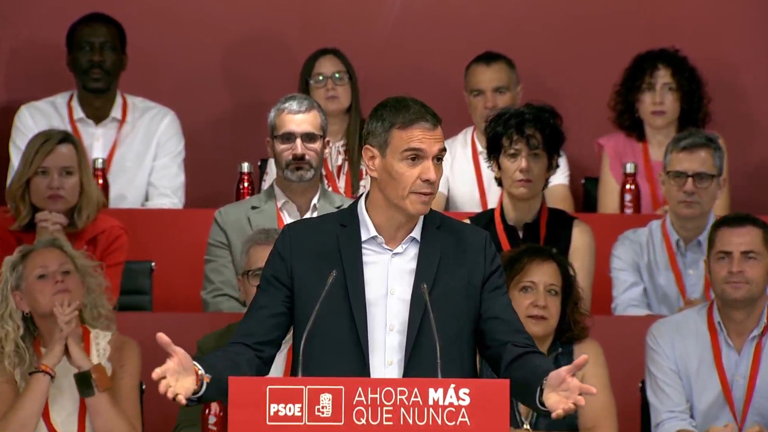 Sánchez defiende a Zapatero y convoca al PSOE a superar la corrupción