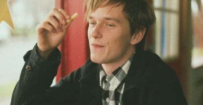 Henry Hopper en un fotograma de la película 'Restless'.