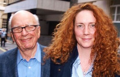 Rebekah Brooks, con Rupert Murdoch, en julio de 2011.