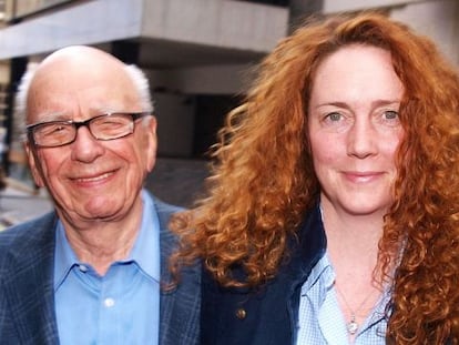 Rebekah Brooks, con Rupert Murdoch, en julio de 2011.
