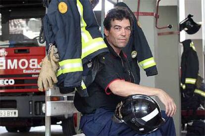 El bombero Ignacio Iturriaga, en el parque de bomberos de Valencia.