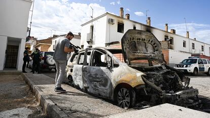 La Guardia Civil investiga la muerte de un hombre y el incendio intencionado de una vivienda y un vehículo registrado la madrugada de este lunes en Salar (Granada).