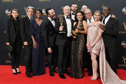 El equipo de 'Veep', la serie de parodia polítca ganadora del Emmy a la mejor serie de comedia