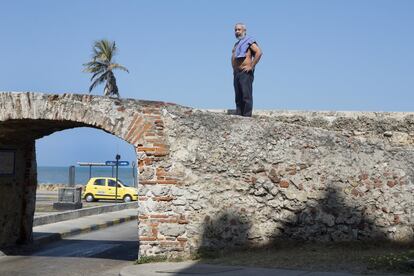 Leonardo Padura, el maestro cubano de la novela negra célebre por el personaje de Mario Conde, nunca rechaza una oportunidad de ir a Cartagena, una ciudad caribeña que se encuentra muy cercana a su natal La Habana. Será uno de los invitados estelares este año. Aquí, el autor de 'El hombre que amaba los perros' en una imagen de la edición de 2013 en la ciudad amurallada de Colombia.