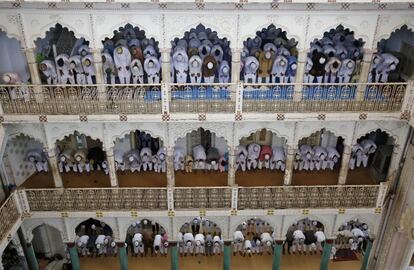 Oración en la mezquita de Vasi Ullah, en Allahabad (India).