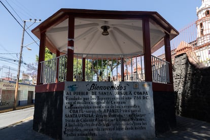 Kiosco en el pueblo de Santa Úrsula en Ciudad de México, este miércoles.