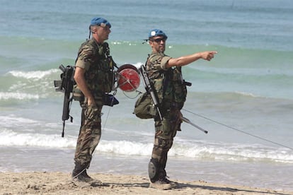 Está previsto que estas embarcaciones se mantengan en aguas de la zona mientras se completa el desembarco de material y personal, y que no inicien su viaje de regreso hasta que el contingente esté en el terreno con las "debidas condiciones logísticas y operativas" y cuando la FPNUL pueda prestar "el apoyo necesario" para que los soldados puedan empezar a cumplir la misión, según han afirmado fuentes militares españolas.