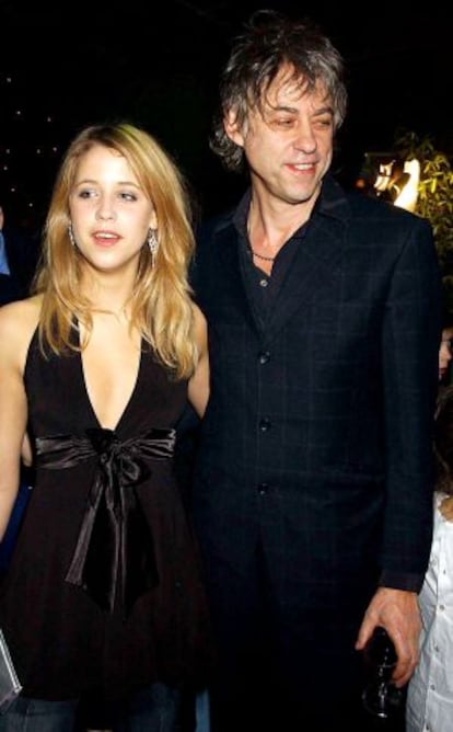 Peaches e seu pai Bob Geldof em uma imagem de dezembro de 2003.