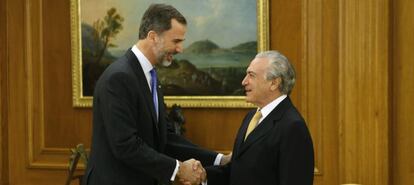 El Rey Felipe VI ha recibido hoy en audiencia, en el Palacio de la Zarzuela, al vicepresidente de Brasil, Michel Temer