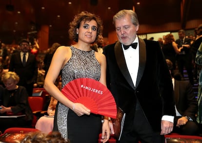 Dolors Montserrat, ministra de Sanidad, Servicios Sociales e Igualdad, y el ministro de Educación, Cultura y Deportes, Íñigo Méndez de Vigo, en la gala de los premios Goya.