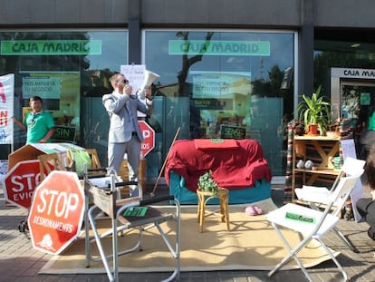 Protesta contra los desahucios en el aniversario del 15M en Barcelona.