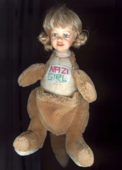 'Nazi girl', obra de Narascha Stellmach.