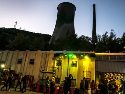 Colas de personas para poder participar en Horrorland, en Cers.