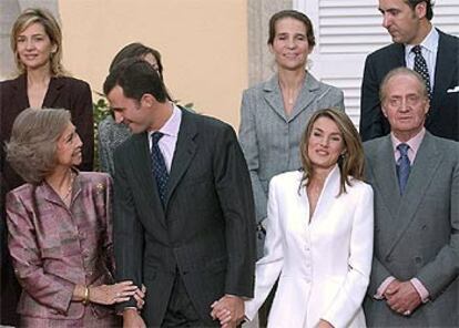 La Reina se ha mostrado muy afectuosa con el Príncipe, continuamente cogido de la mano de Letizia Ortiz.
