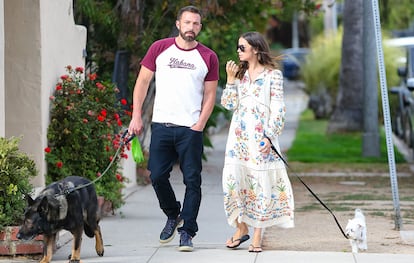 Ana de Armas y Ben Affleck paseando por Los Ángeles.