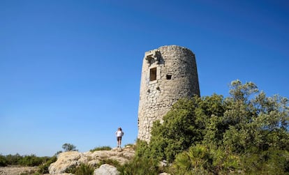 La torre vigía de Badum, en la sierra de Irta (Castellón). 