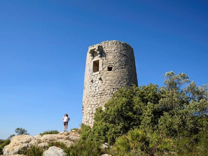 La torre vigía de Badum, en la sierra de Irta (Castellón). 