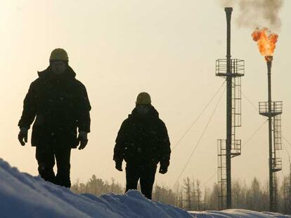 Instalaciones de la petrolera rusa  Yukos en Nefteyugansk, en Siberia.