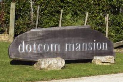 Una vista general de la entrada a la "Mansión Dotcom", del fundador del portal Megaupload, Kim Schmitz. EFE/Archivo
