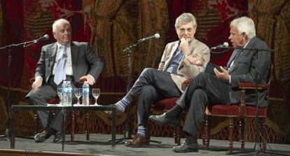 Desde la izquierda: Barenboim, Hugo Sigman y Felipe Gonz&aacute;lez.