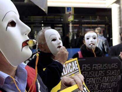 Afectados por las cláusulas suelo en sus hipotecas, en una manifestación en Madrid en 2019.