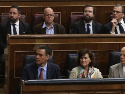 El presidente en funciones ventila el trámite de saludar sin más a los de Abascal. También ha estrechado la mano de Junqueras