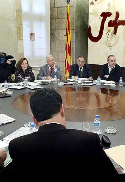 Varios consejeros, durante una reunión del Gobierno catalán.