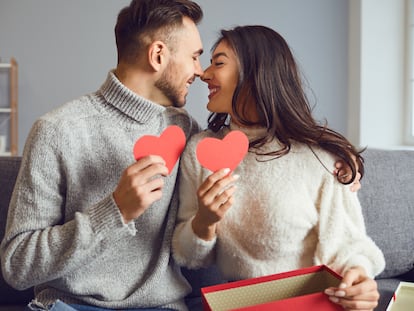 Sorprende a tu pareja con un regalo romántico este San Valentín. GETTY IMAGES.