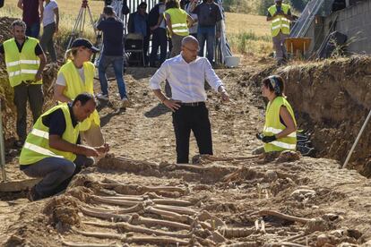 El conseller Raül Romeva ha visitat la fossa comuna de Figuerola d'Orcau.